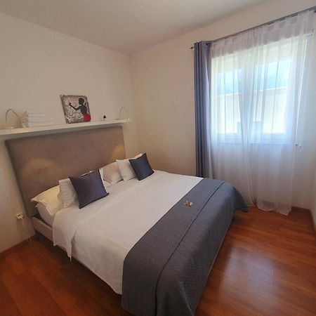 Apartments Marti ムルテル エクステリア 写真