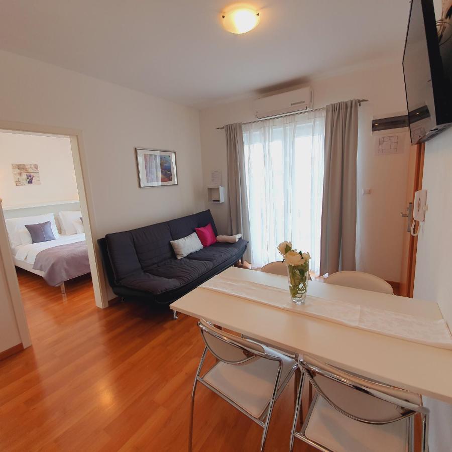 Apartments Marti ムルテル エクステリア 写真