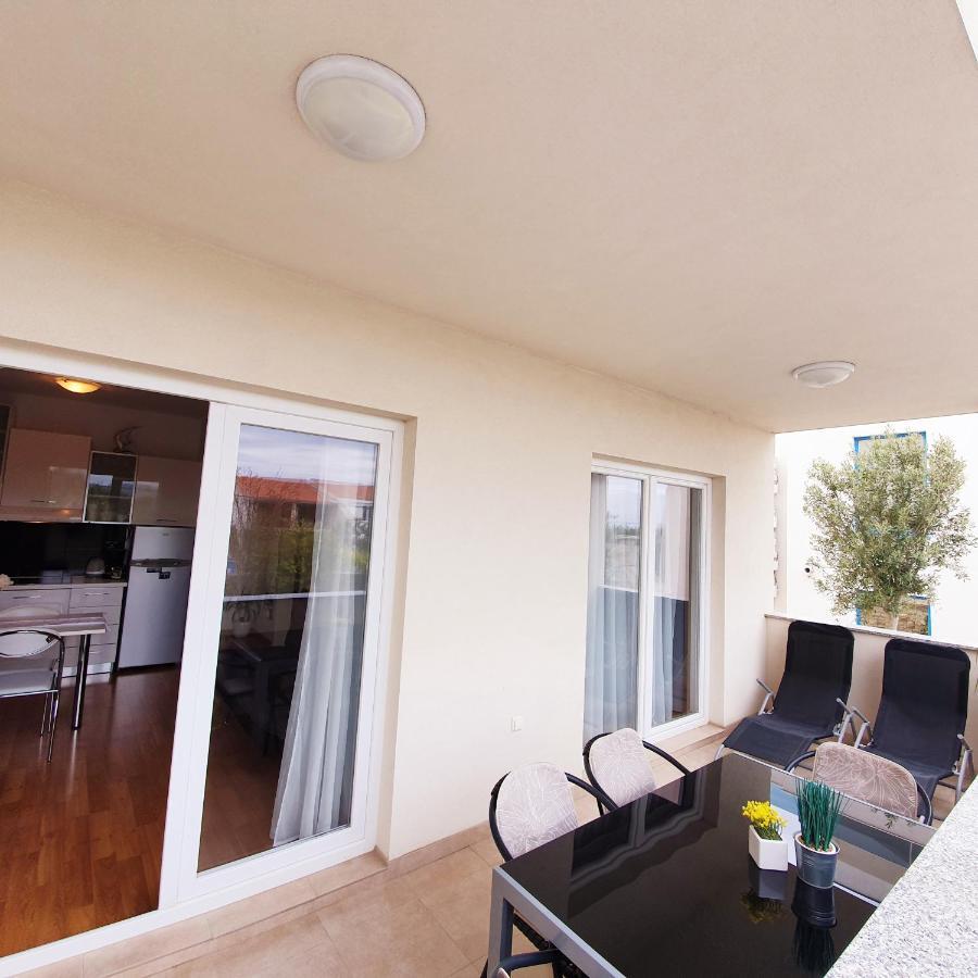 Apartments Marti ムルテル エクステリア 写真