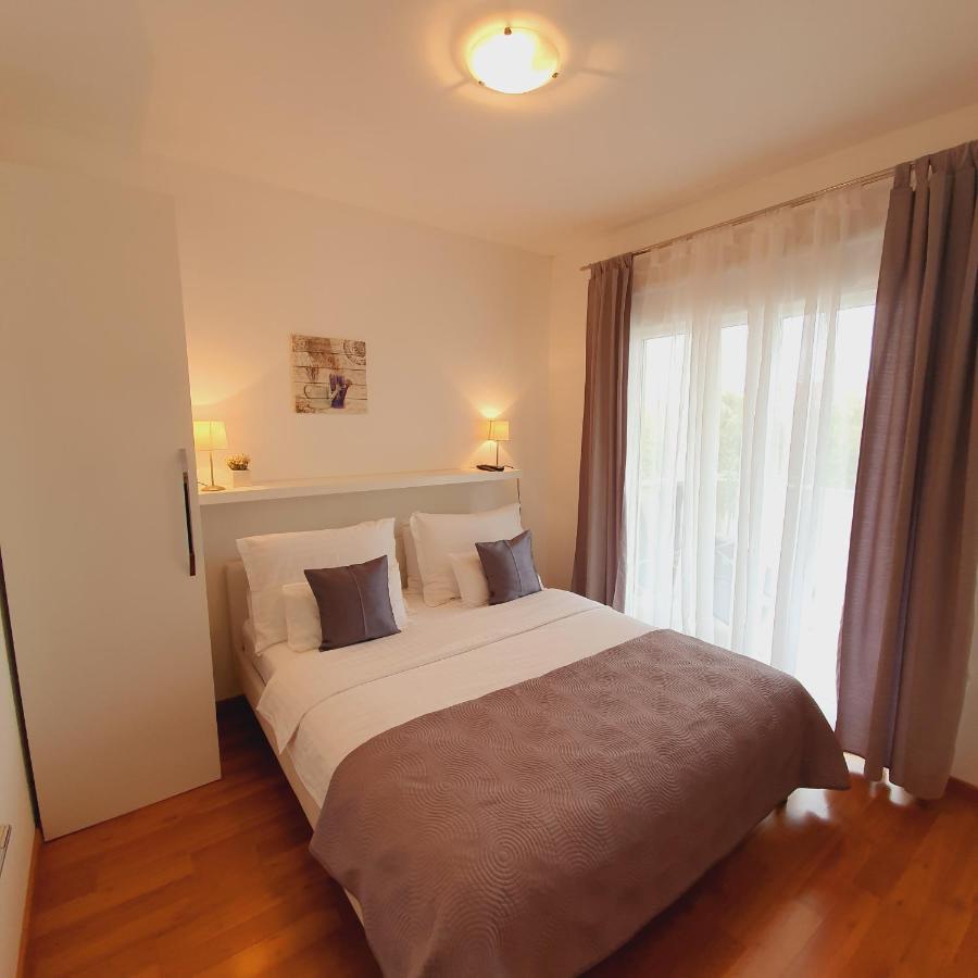 Apartments Marti ムルテル エクステリア 写真