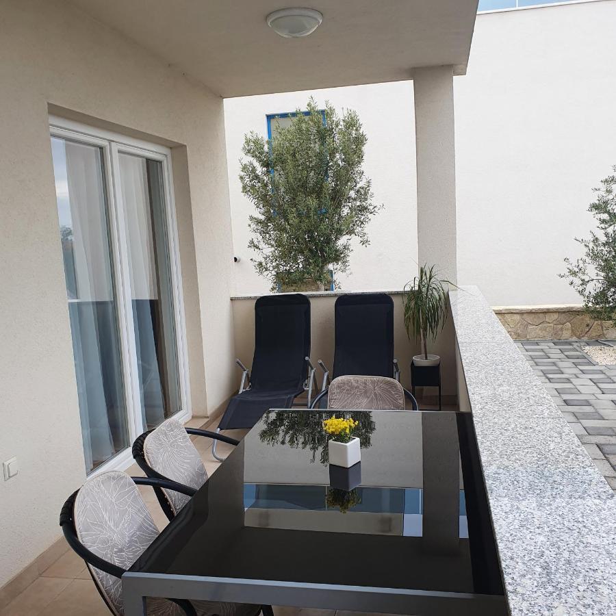 Apartments Marti ムルテル エクステリア 写真
