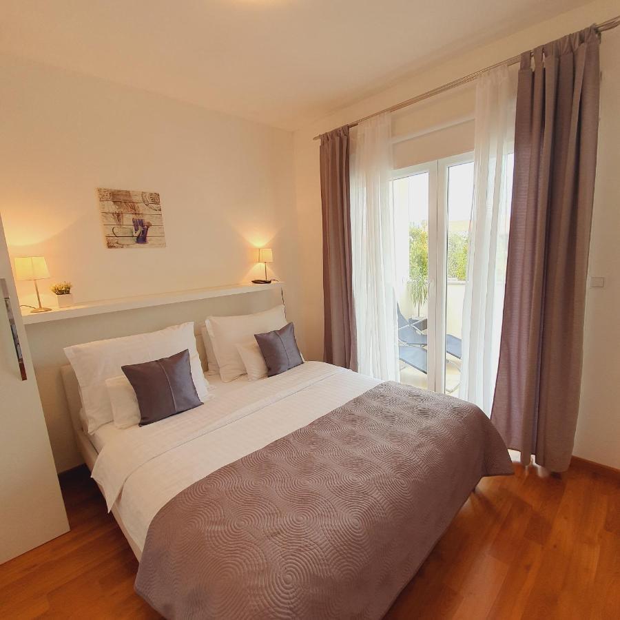 Apartments Marti ムルテル エクステリア 写真