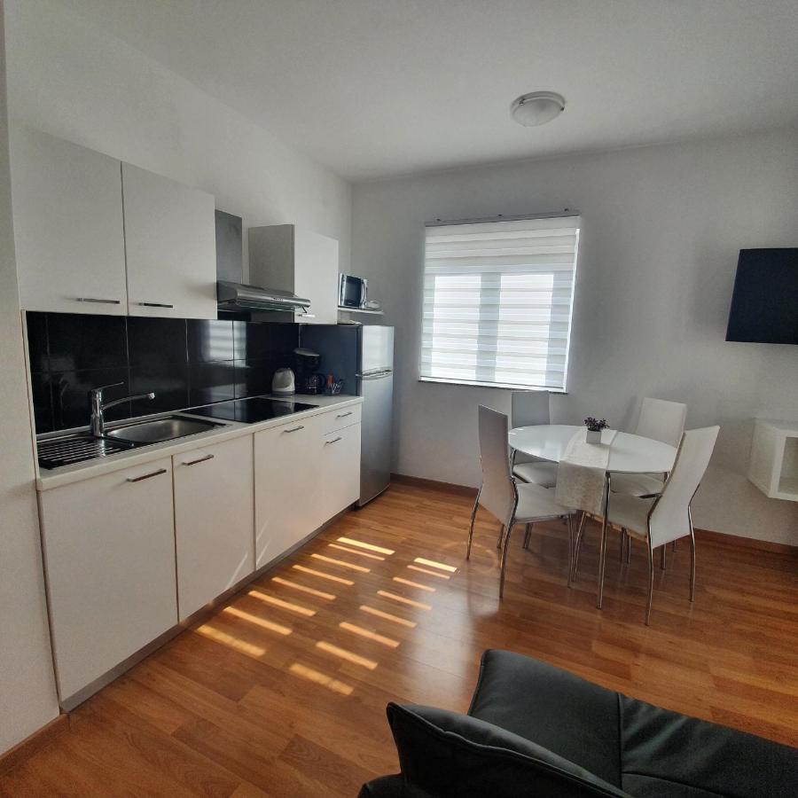 Apartments Marti ムルテル エクステリア 写真