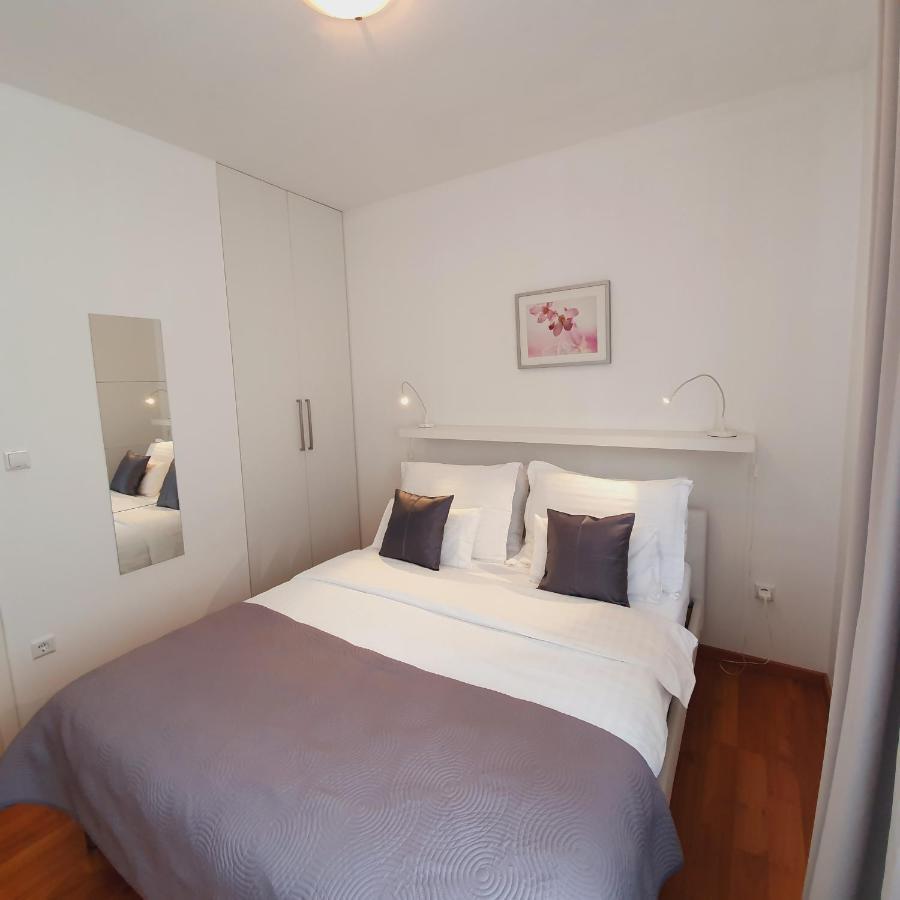 Apartments Marti ムルテル エクステリア 写真