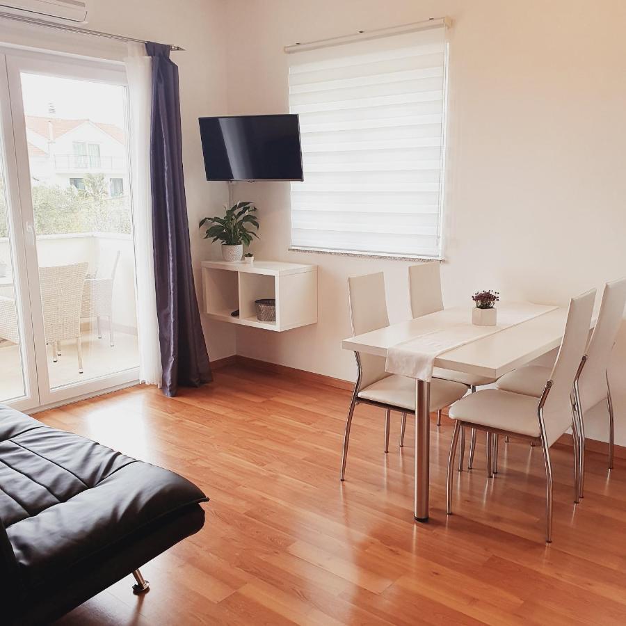 Apartments Marti ムルテル エクステリア 写真