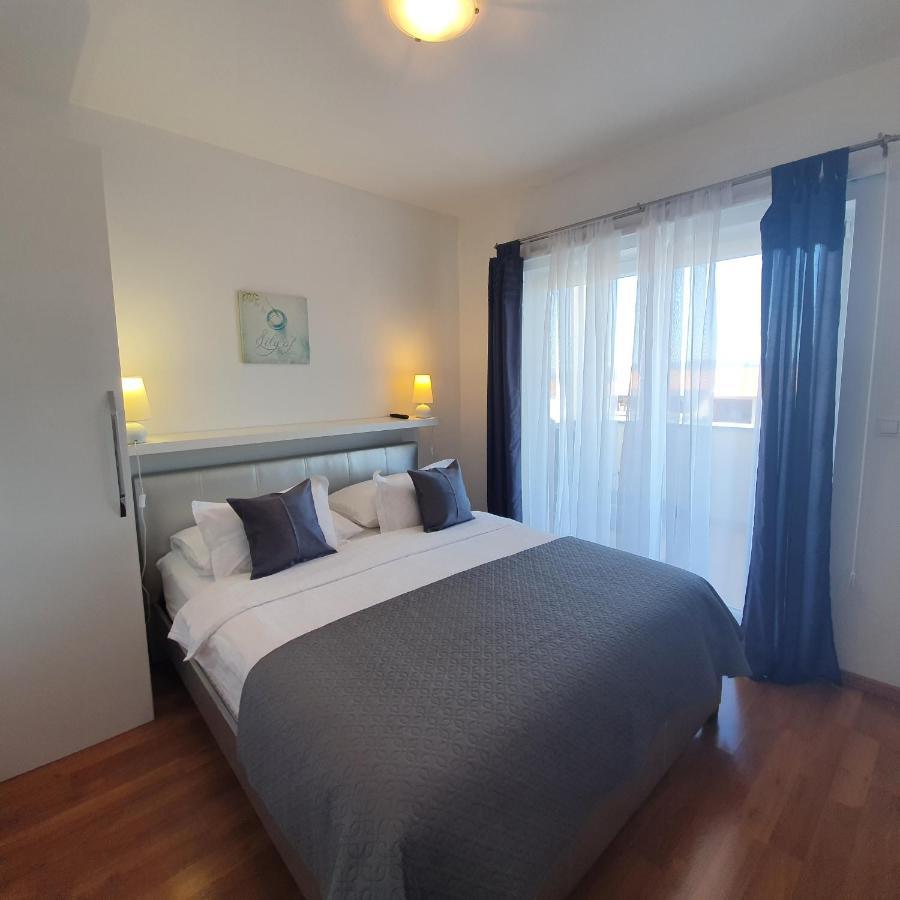 Apartments Marti ムルテル エクステリア 写真