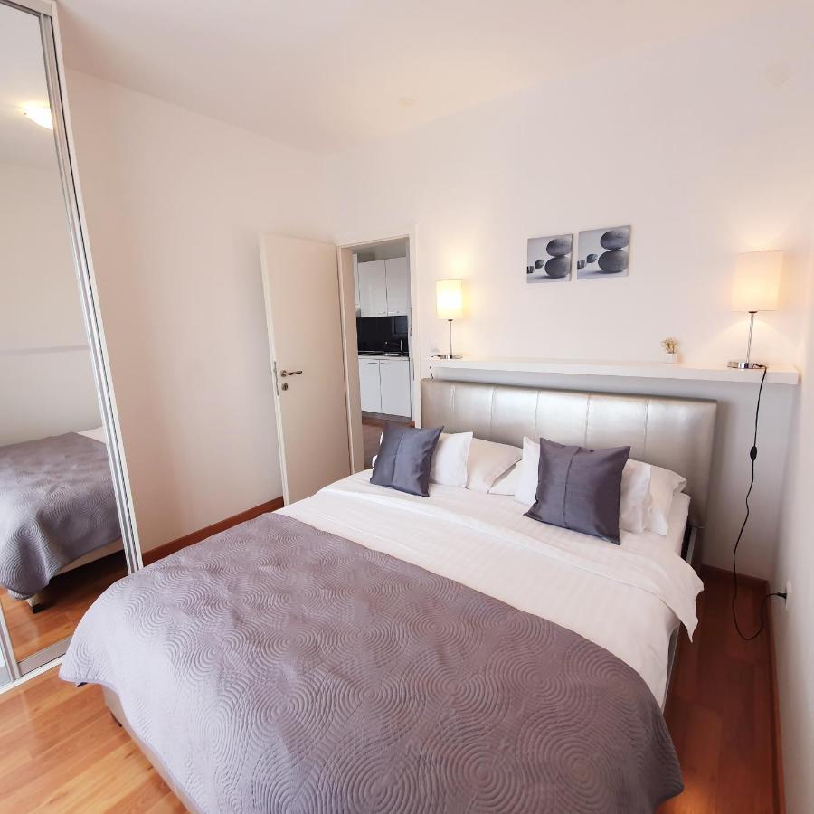 Apartments Marti ムルテル エクステリア 写真
