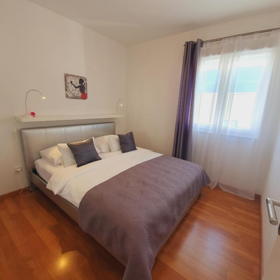 Apartments Marti ムルテル エクステリア 写真