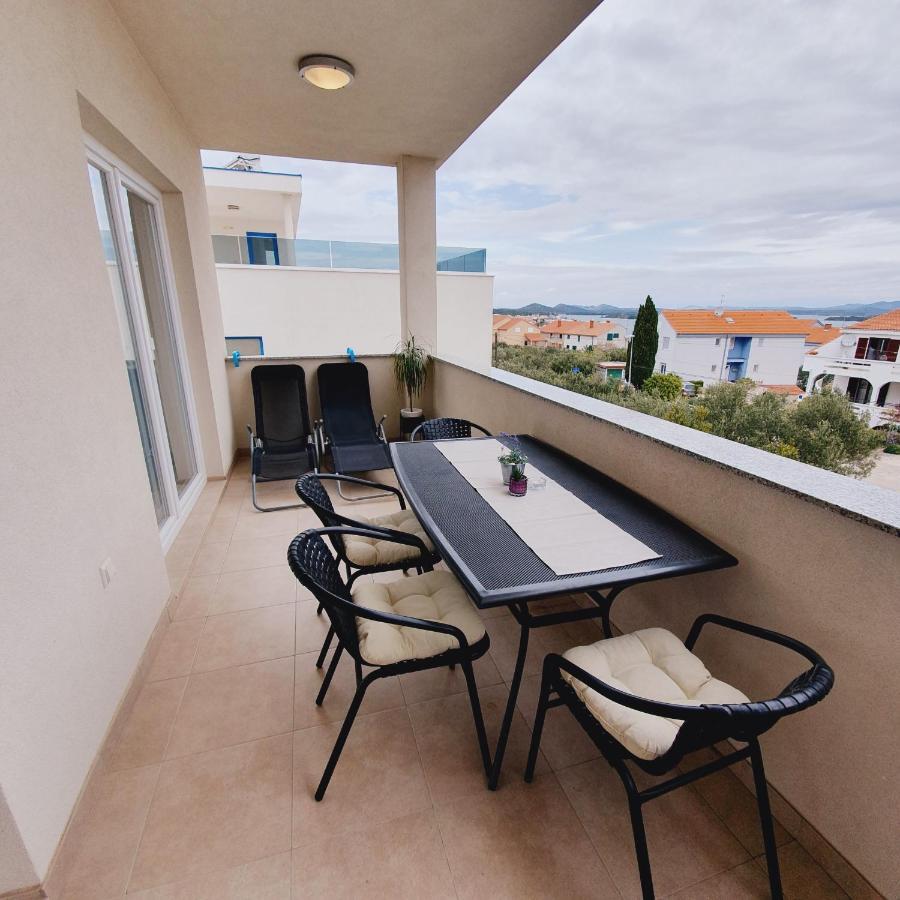 Apartments Marti ムルテル エクステリア 写真