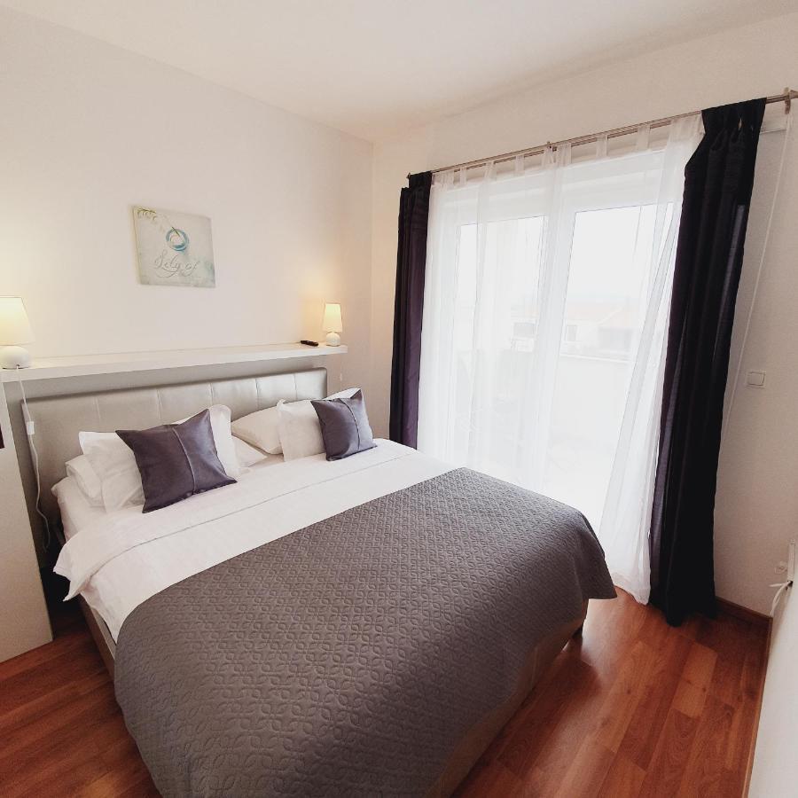 Apartments Marti ムルテル エクステリア 写真