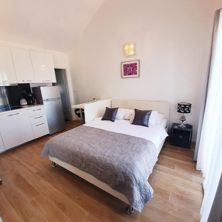 Apartments Marti ムルテル エクステリア 写真
