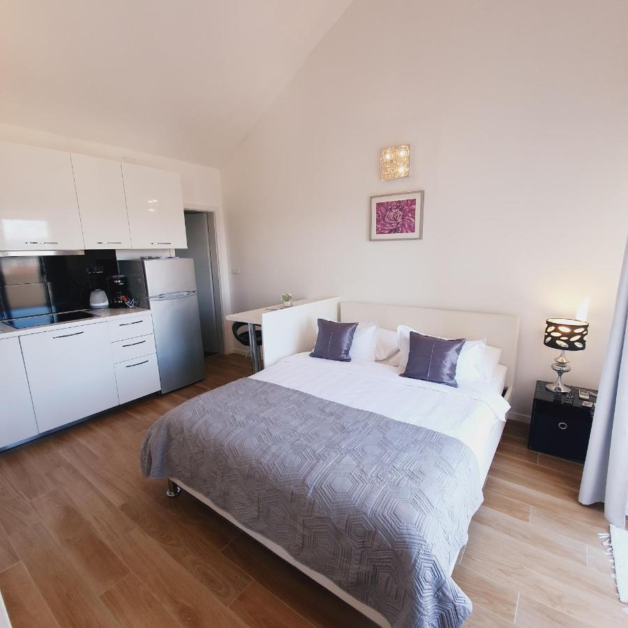 Apartments Marti ムルテル エクステリア 写真