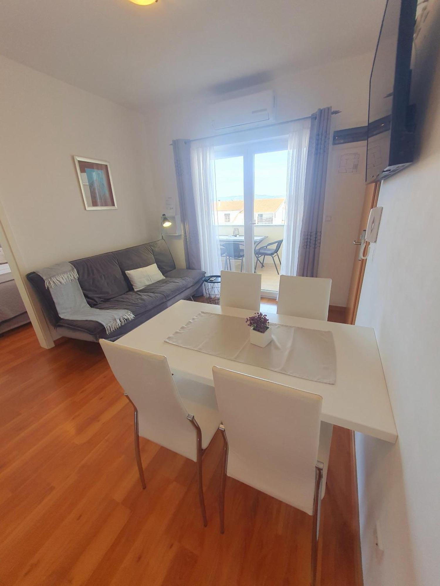 Apartments Marti ムルテル 部屋 写真